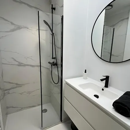 Beautiful Penthouse At 5min Of Place Apartman *